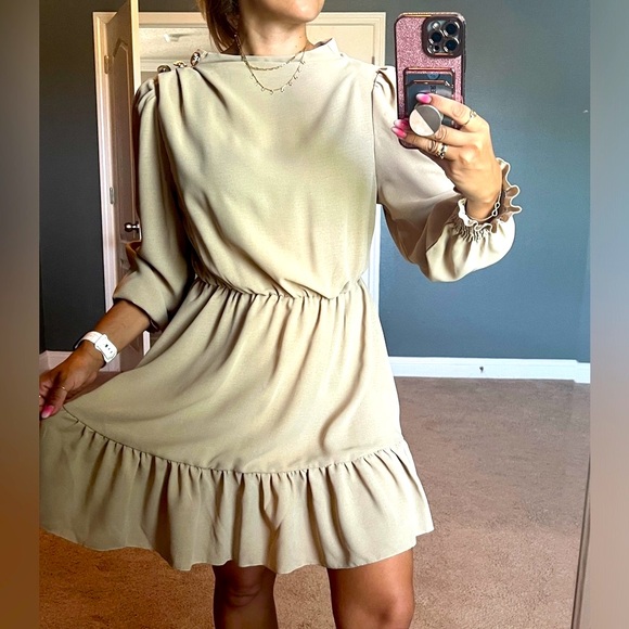 Dresses & Skirts - New dress, never worn. Size M